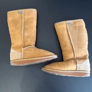 Women EMU AUSTRALIA Sheepskin. 
NWOT